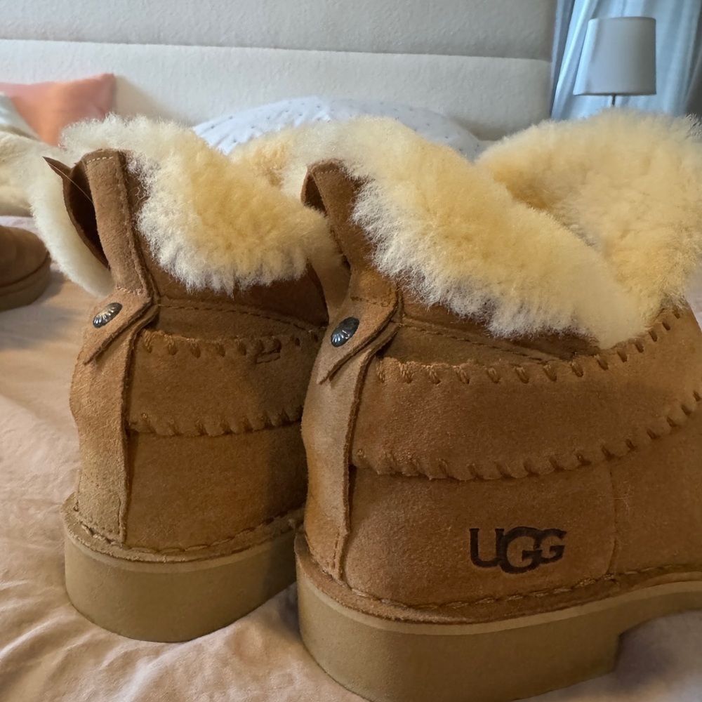 UGG Women’s 8 boots